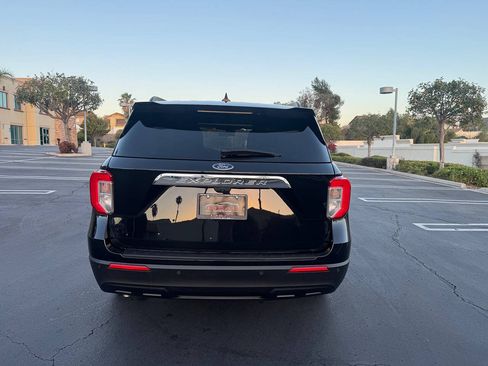 Used 2022 Ford Explorer XLT RWD image 4