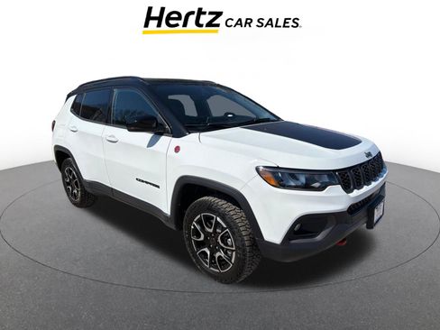 Used 2025 Jeep Compass Trailhawk image 1
