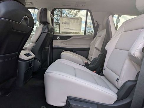 New 2026 Lincoln Navigator Reserve AWD/4WD image 13