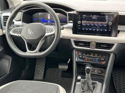 Used 2025 Volkswagen Taos SE image 12