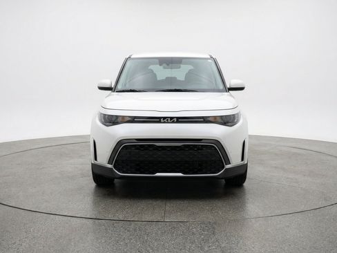 Used 2025 Kia Soul LX w/ LX Technology Package FWD image 2