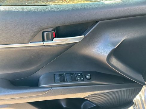 Used 2024 Toyota Camry SE image 10