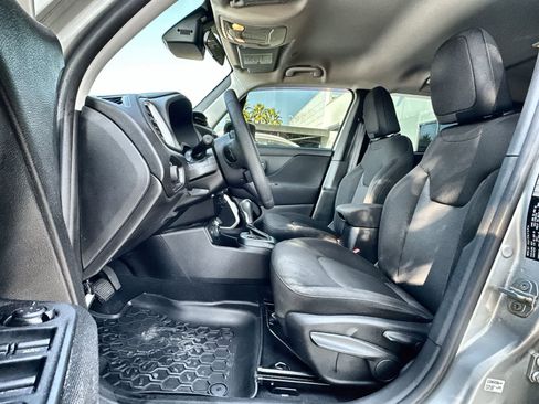 Used 2018 Jeep Renegade Sport w/ Power & Air Group image 3