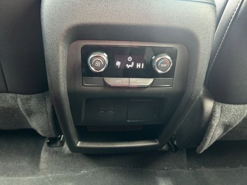 Certified 2025 Chevrolet Traverse LT image 14