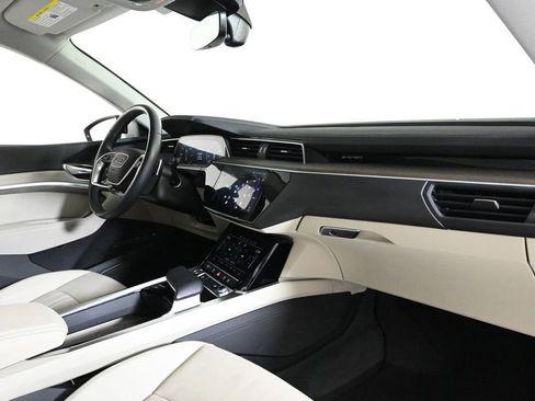 Certified 2024 Audi Q8 e-tron Premium image 15