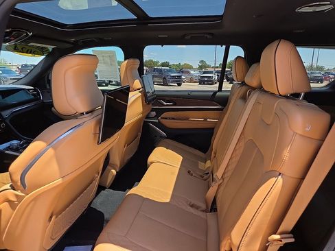 Used 2024 Jeep Grand Cherokee L Summit w/ Advanced Protech Group IV AWD/4WD image 17
