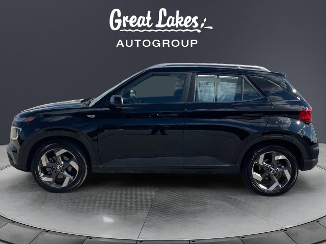 Used 2025 Hyundai Venue SEL FWD image 2