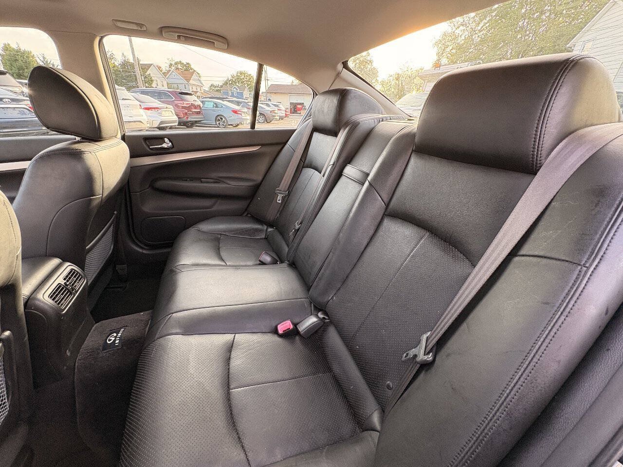 Used 2011 INFINITI G25 x w/ Moonroof Pkg AWD/4WD image 16