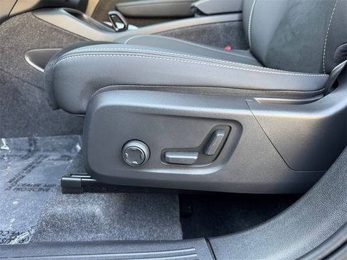 Certified 2025 Volvo XC40 B5 Plus image 27