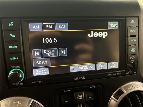 Used 2013 Jeep Wrangler Unlimited Sahara w/ Connectivity Group AWD/4WD image 22