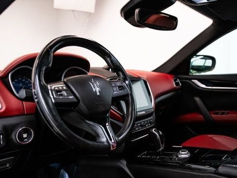 Used 2018 Maserati Ghibli S Q4 AWD/4WD image 12