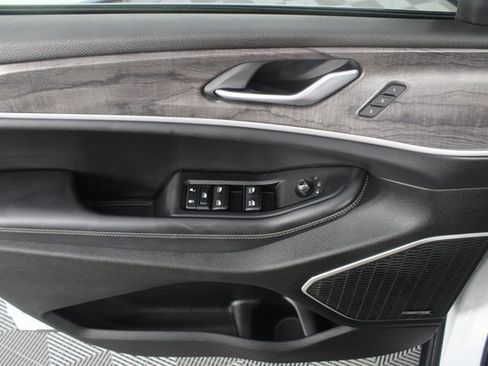 Used 2022 Jeep Grand Cherokee Limited 4xe w/ Luxury Tech Group II image 16