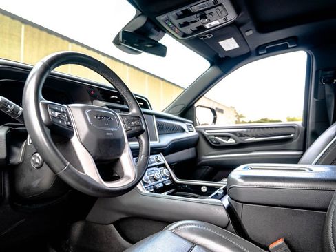 Used 2023 GMC Yukon Denali AWD/4WD image 5