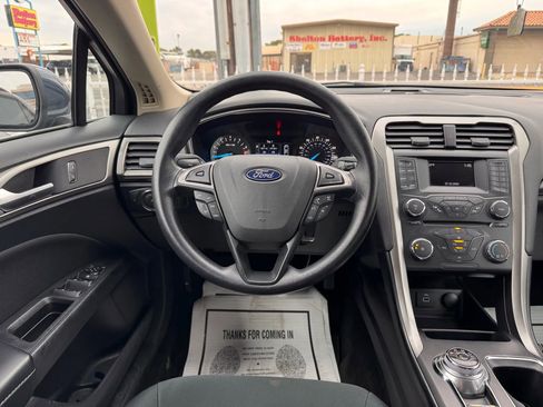 Used 2018 Ford Fusion SE image 18