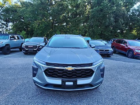 Used 2024 Chevrolet Trax LT w/ Driver Confidence Package FWD image 8