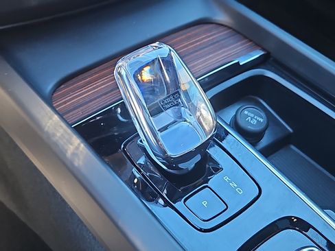 Used 2025 Volvo XC60 B5 Ultra w/ Protection Package Premier image 24