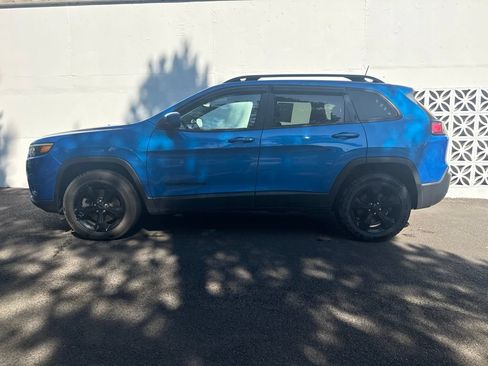 Used 2021 Jeep Cherokee Latitude Plus AWD/4WD image 3