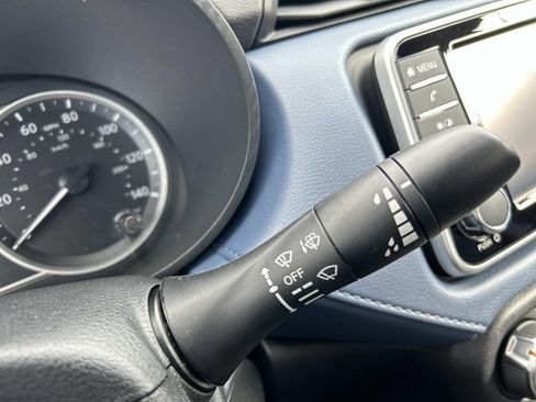 Used 2025 Nissan Versa SV w/ Trunk Package image 25