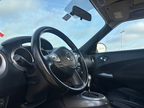 Used 2011 Nissan Juke SL FWD image 34