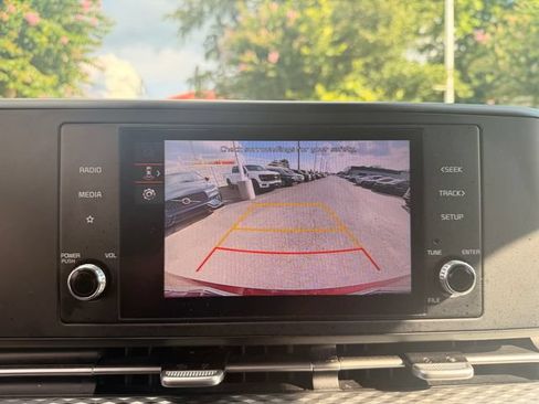 Certified 2023 Kia Carnival LX FWD image 18