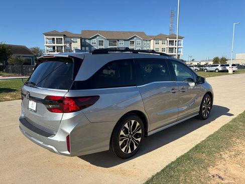 Certified 2026 Honda Odyssey Elite image 8