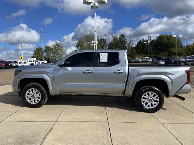 Used 2025 Toyota Tacoma SR5 AWD/4WD image 7