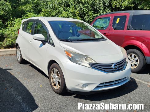 Used 2015 Nissan Versa Note SV w/ Sport Value Package FWD image 1