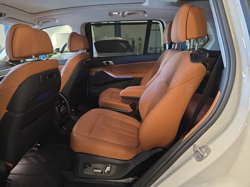 Used 2022 BMW X7 xDrive40i w/ Premium Package AWD/4WD image 4