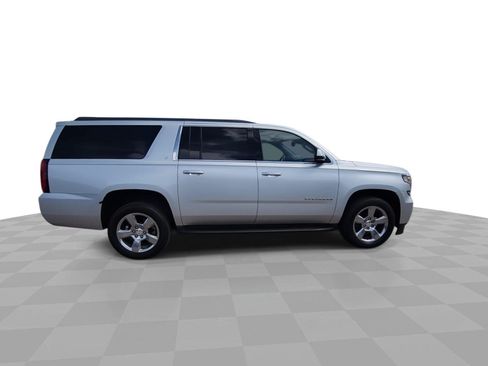 Used 2020 Chevrolet Suburban LT RWD image 24