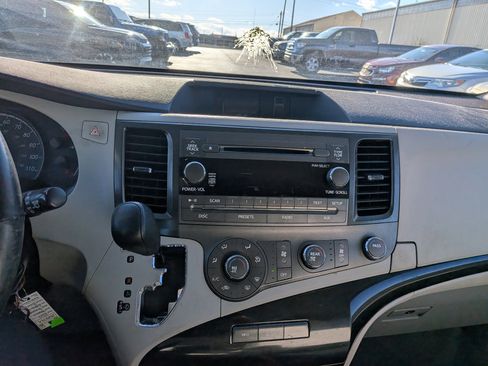 Used 2012 Toyota Sienna LE image 19