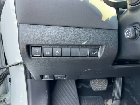 Used 2024 Toyota Venza XLE AWD/4WD image 16
