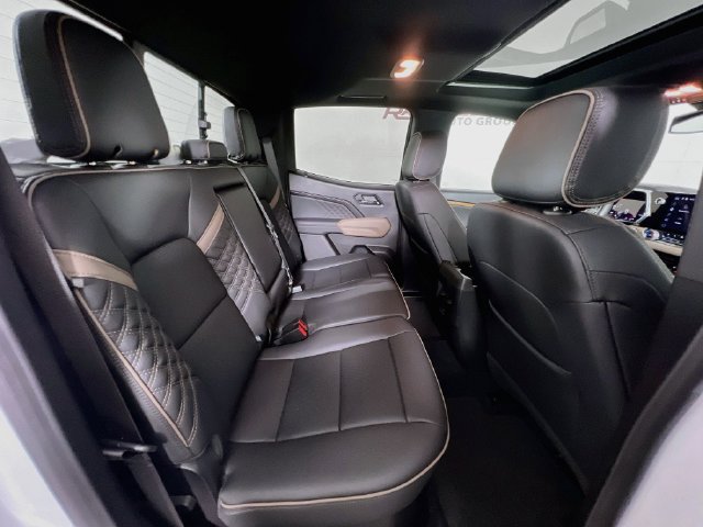Used 2025 GMC Canyon Denali AWD/4WD image 41