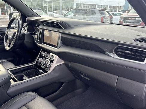 Used 2021 GMC Yukon Denali w/ Denali Premium Package image 30