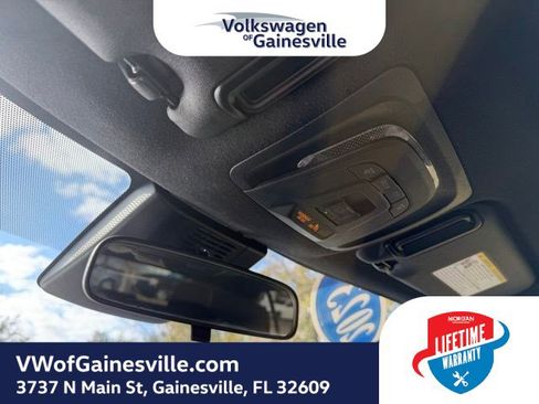 Used 2023 Toyota Corolla SE w/ SE Premium Package image 29