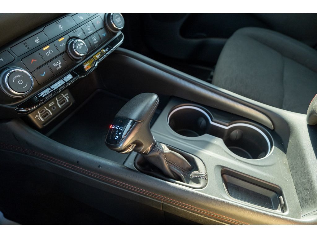 Used 2025 Dodge Durango GT RWD image 24