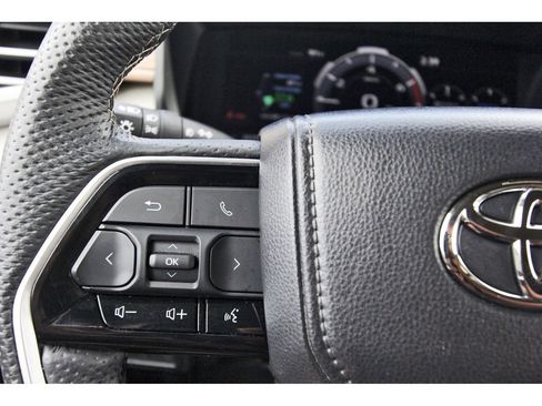 Used 2025 Toyota Sequoia Capstone w/ Tow Technology Package AWD/4WD image 16