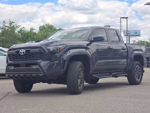 Used 2024 Toyota Tacoma 4x4 Double Cab image 11