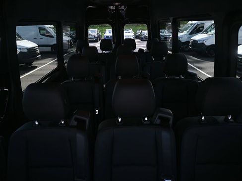 Used 2025 Mercedes-Benz Sprinter 2500 image 18