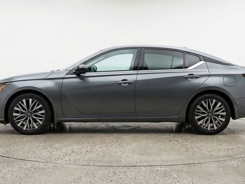 Used 2025 Nissan Altima 2.5 SV image 5