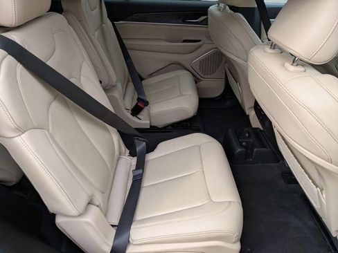 Used 2022 Jeep Grand Cherokee L Limited AWD/4WD image 30