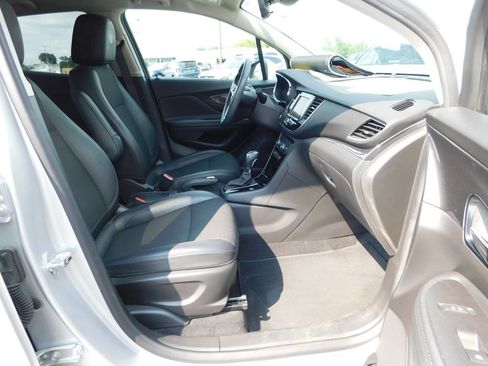 Used 2022 Buick Encore Preferred w/ Safety Package AWD/4WD image 17
