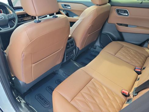 New 2026 Nissan Rogue Platinum image 9