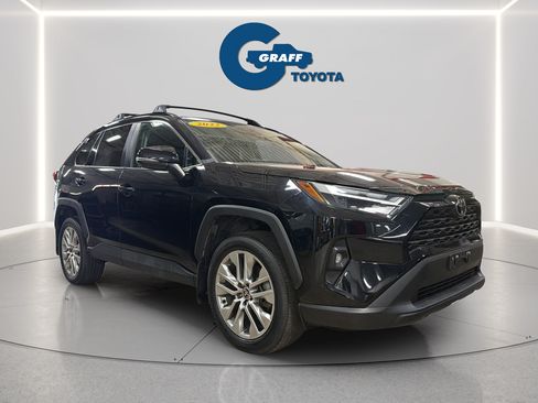Used 2022 Toyota RAV4 XLE Premium FWD image 3