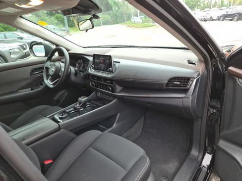 Used 2023 Nissan Rogue S AWD/4WD image 10