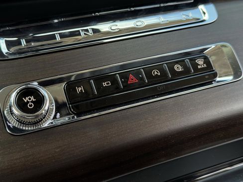 New 2026 Lincoln Aviator Reserve w/ Jet Appearance Package RWD image 17