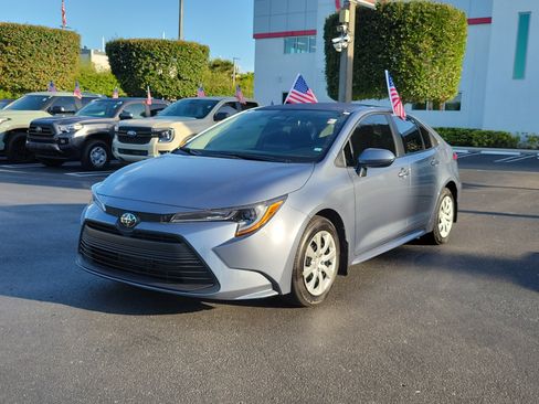 Used 2025 Toyota Corolla LE FWD image 6