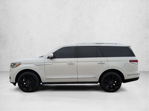 Used 2023 Lincoln Navigator Reserve image 5