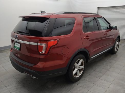 Used 2018 Ford Explorer XLT FWD image 9