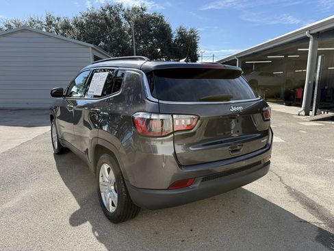 Used 2022 Jeep Compass Latitude image 4