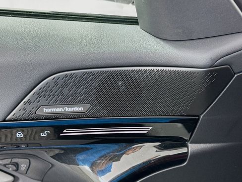 Used 2025 BMW 530i w/ M Sport Package image 19